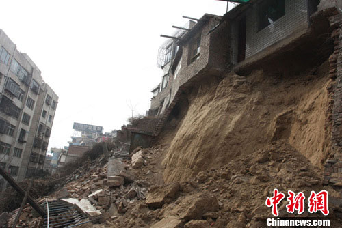 17��18�r50���S���m���г��P�^(q��)����ƺ�ֵ���Ҝ�3̖�l(f��)��߅�±��������������s50���������T־܊ �z